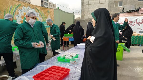 کیک ۱۴ متری در اجتماع مردمی به مناسبت تولد امام عصر در غرب مشهد