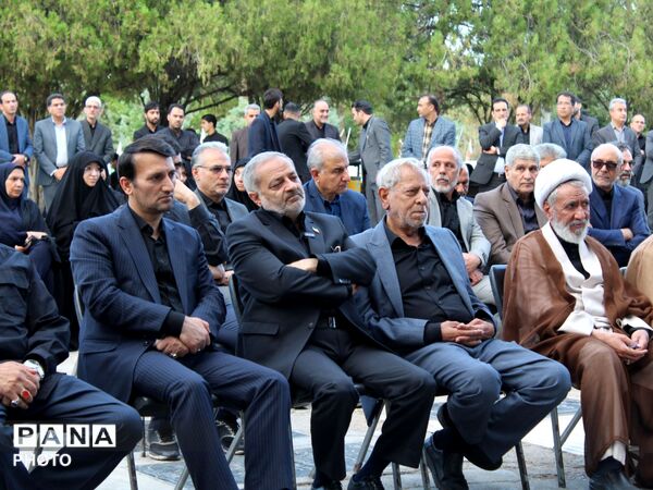 وزیر آموزش و پرورش در اولین سالگرد شهید محمد کاظمی در بهشت رضای مشهد