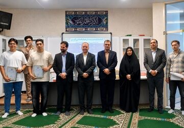 تقدیر از مقام‌آوران جشنواره‌های خوارزمی و فرهنگی‌هنری در دبیرستان البرز