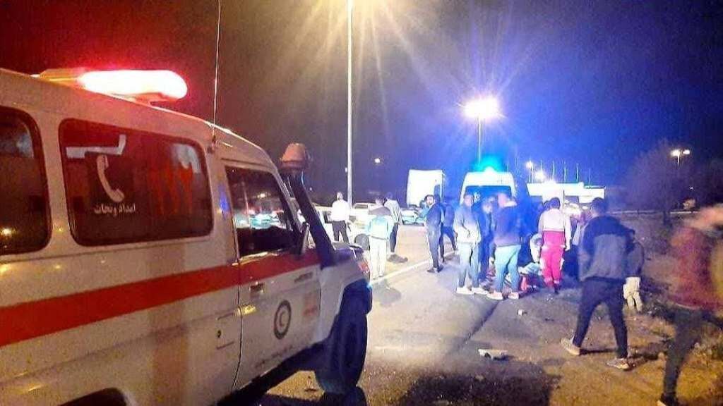 تصادف اتوبوس زائران ایرانی در عراق با ۱۸ مصدوم