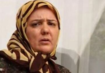 زویا امامی در کنار پسرش آرام می‌گیرد