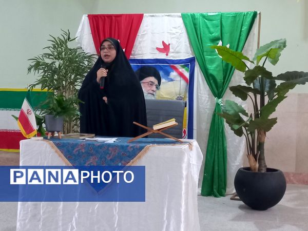 نمایشگاه دست‌سازه‌های دانش‌آموزی و تجلیل از فعالان نماز 