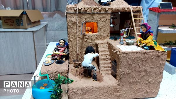 نمایشگاه جابربن‌ حیان در دبستان دخترانه فرهنگیان ۲ 