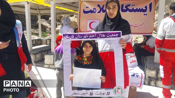 خدمات‌رسانی تیم سحر جمعیت هلال احمر فارسان در منطقه گردشگری پیرغار
