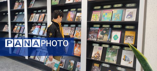 بازدید دانش‌آموزان دبیرستان فرزانگان از کتابخانه اندیشه شیروان