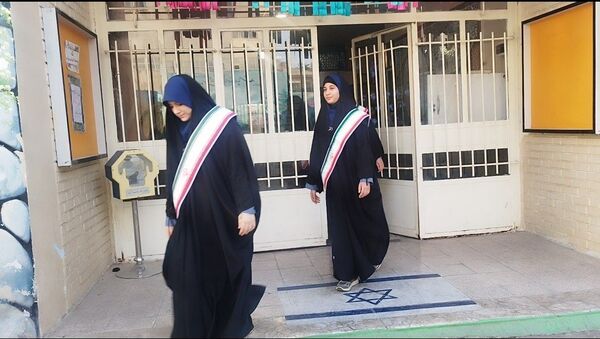گرامیداشت هفته قرآن ، عترت و نماز در دبیرستان شاهد تکتم 