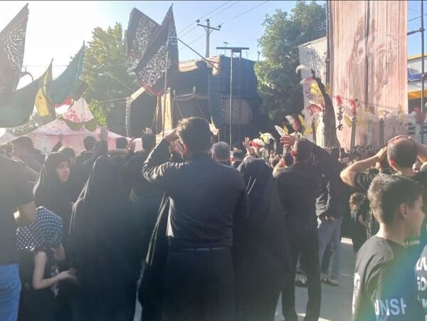 اجتماع عظیم عاشقان حسینی در مراسم خیمه سوزان
