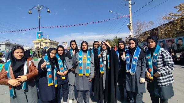 حضور پرشور دانش‌آموزان پیشتاز یاسوجی در یوم‌الله ۱۳ آبان