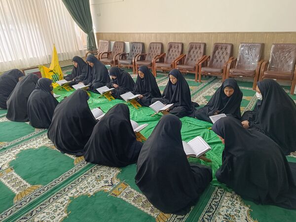 مراسم بزرگداشت شهید سیدحسن نصرالله و سردار شهید نیل فروشان در دبیرستان دخترانه امام حسین(ع) مشهد