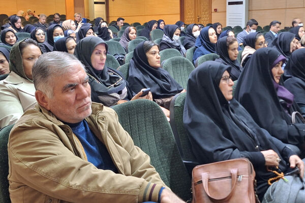 آیین تقدیر از انجمن‌های اولیا و مربیان برتر و تبیین فرآیند انتخابات شورای انجمن اولیا و مربیان ناحیه یک شیراز 