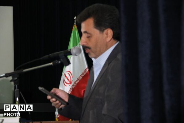 میزبانی میبد از طنزپردازان یزدی در شبی سرشار از لبخند