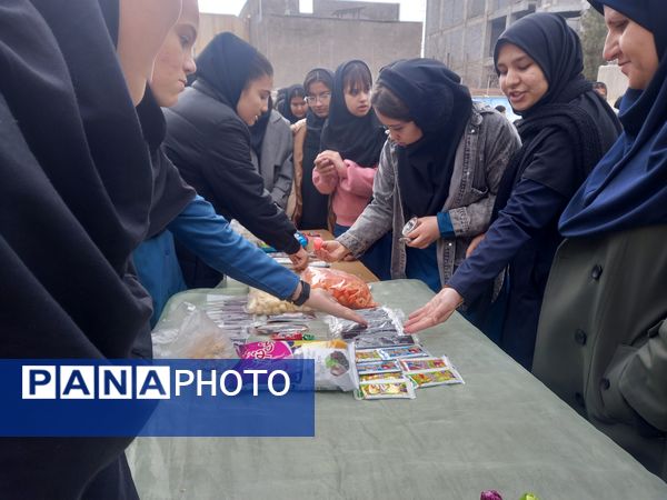 بازارچه درون مدرسه‌ای در مدرسه فاطمیه شهرستان شیروان