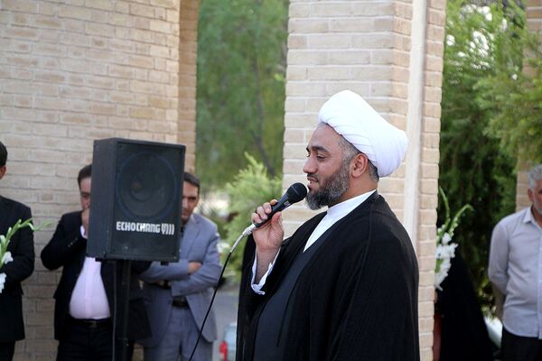 آیین غبارروبی گلزار شهدای بهشت زهرا شهرستان بم به‌مناسبت هفته دولت