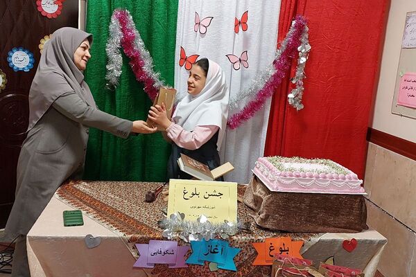 پرواز به سوی مسئولیت؛ جشن بلوغ در آموزشگاه مهر نوین
