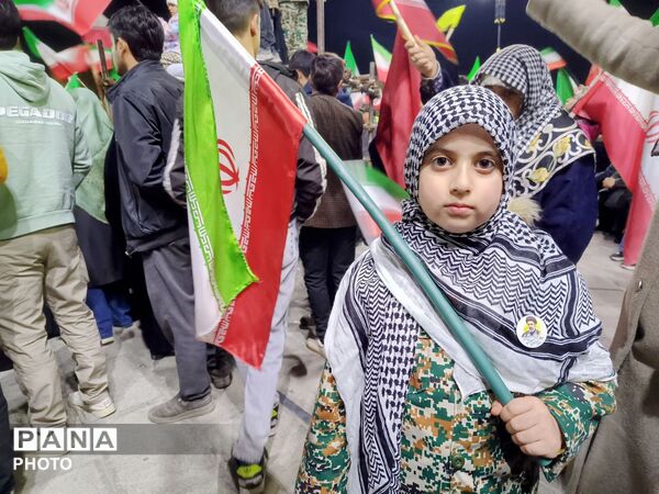 میدان خالی نمیشود 