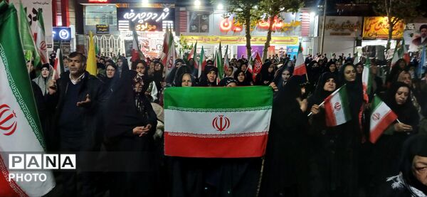 حضور پررنگ مردمان هشتگرد در راهپیمایی هرشب 