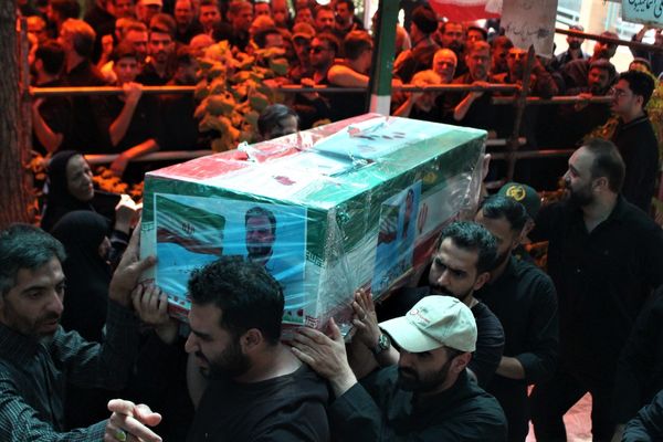 جلوه‌های حزن و خشم در مراسم تشییع شهدا