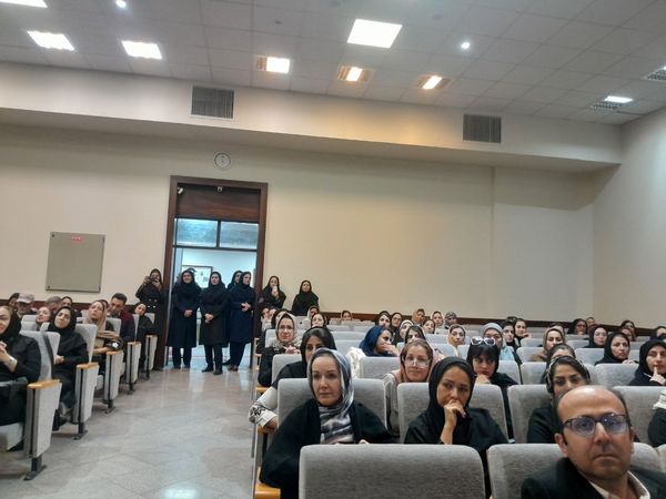 جلسه انجمن اولیا و مربیان در دبستان آرمینه مصلی نژاد ناحیه ۶ مشهد 