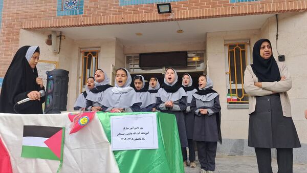 جشن روز دانش آموز در دبستان آیت الله هاشمی رفسنجانی