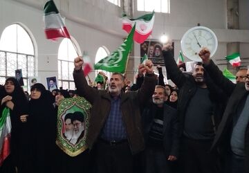 بیعت با رهبر منتخب خبرگان ملت در گلوگاه 