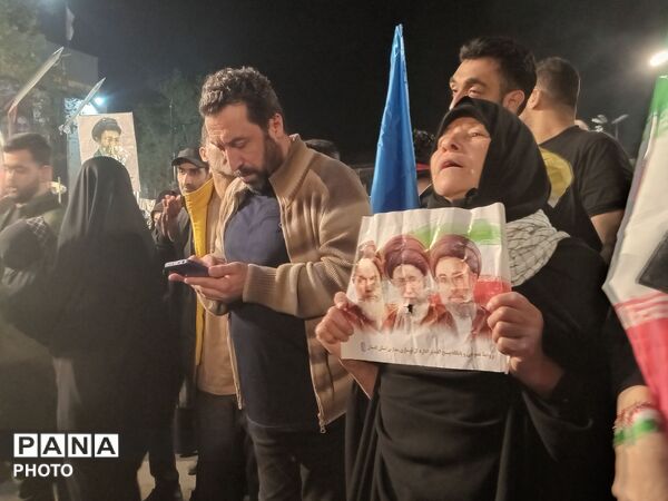 مردم گرگان همچنان در میدان های شهر 
