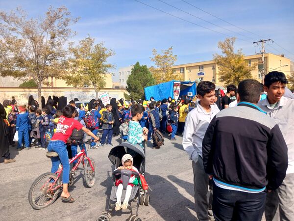 راهپیمایی روز 13 آبان در کوچه‌های شهر رضویه
