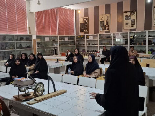 بازدید از پژوهش سرا و آزمایشگاه مرکزی رازی ناحیه ۲ در هفته مشاغل 