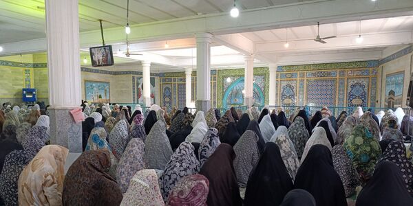 حضور نوجوانان علم و دانش مدرسه حضرت زینب(س) در نماز جمعه شهرستان اسدآباد 