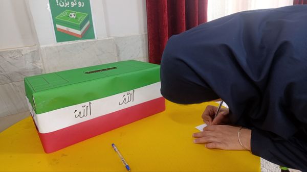 پانتخابات انجمن ورزشی در مدرسه حضرت سکینه (س)