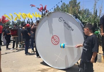 عزاداری ظهر عاشورا در روستای ولیان ساوجبلاغ