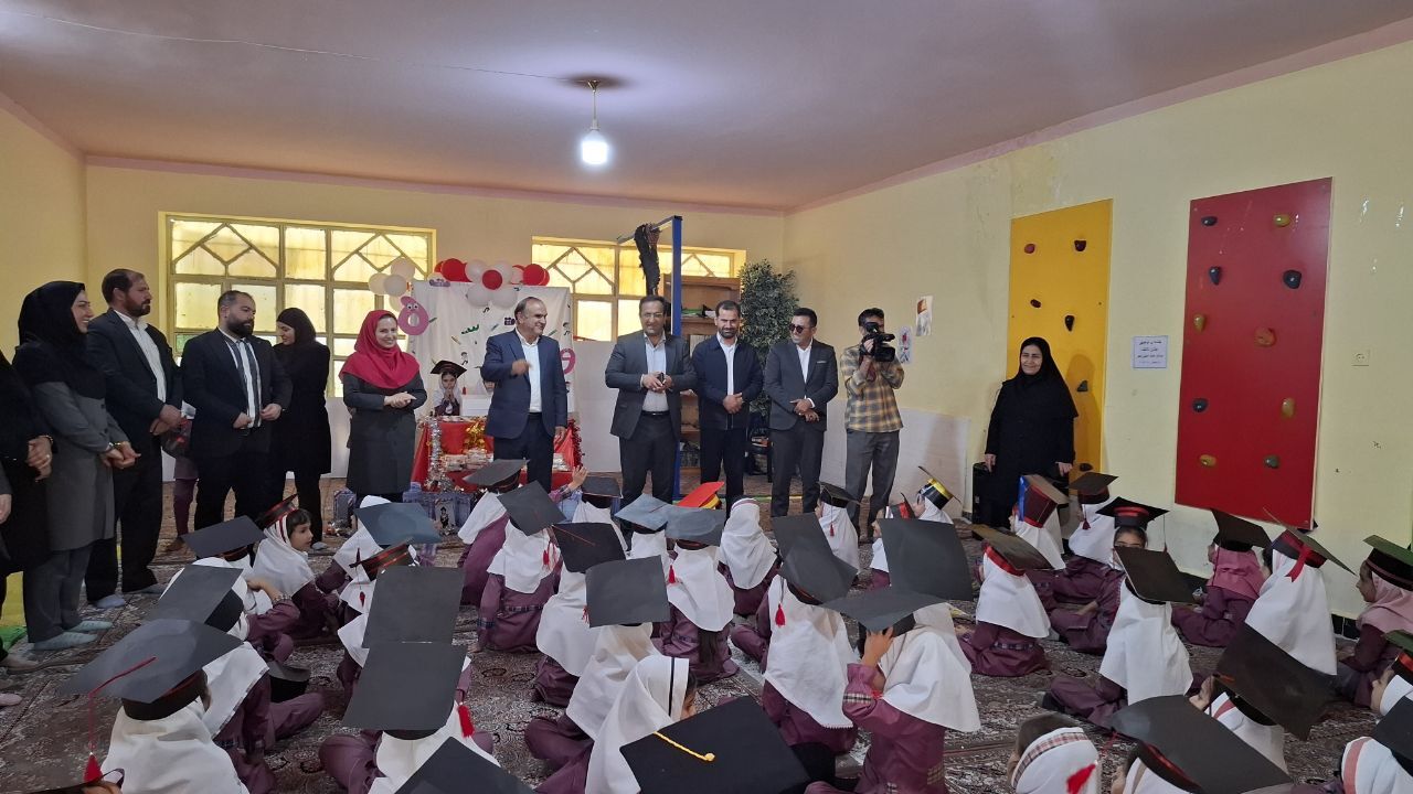 حضور مدیرکل آموزش و پرورش کهگیلویه و بویراحمد در جشن الفبای دبستان هاجر یاسوج