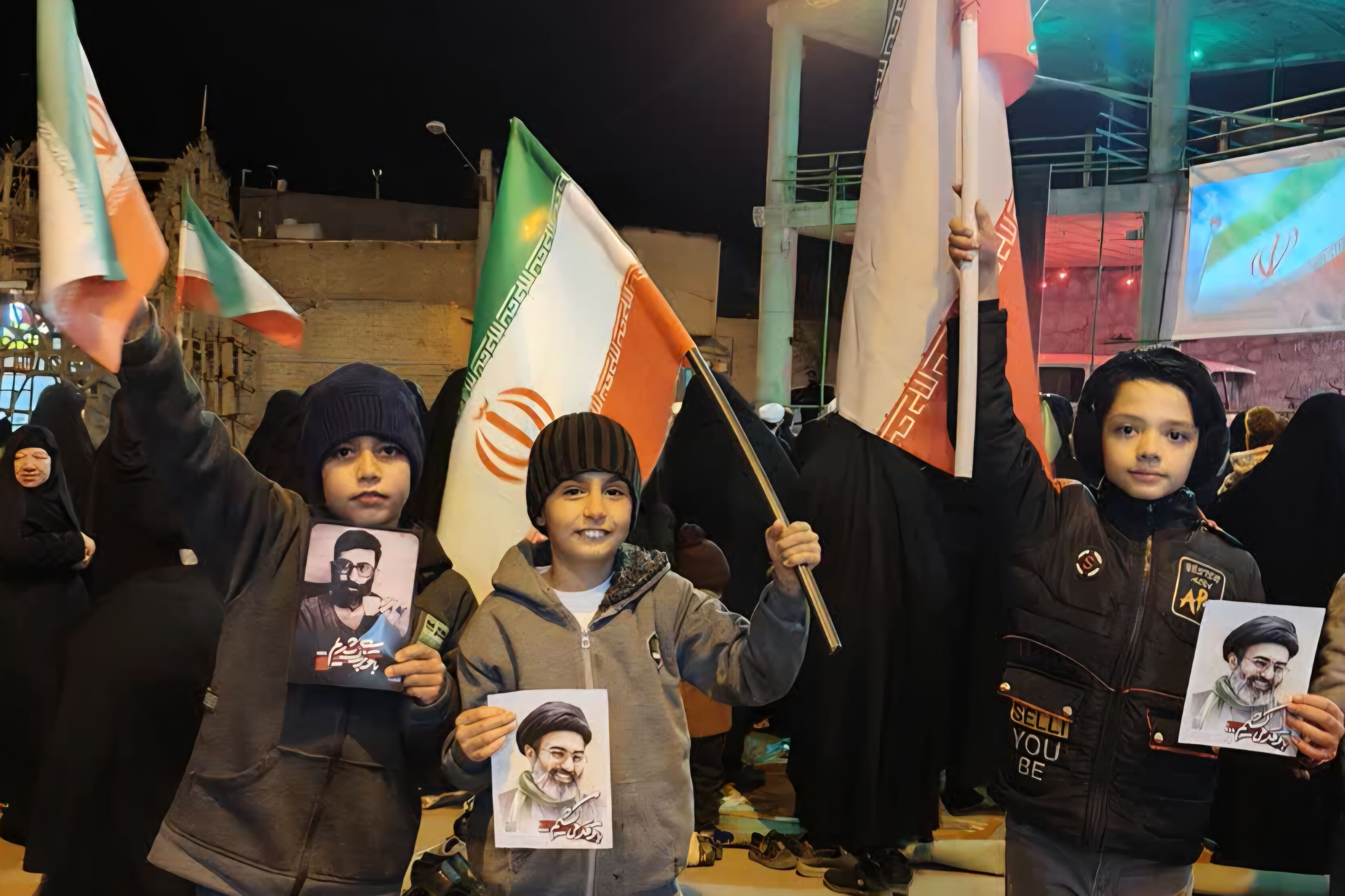 آسمان شهر نیر سوگوار ایام چهلم رهبر شهید و شهدای میناب 