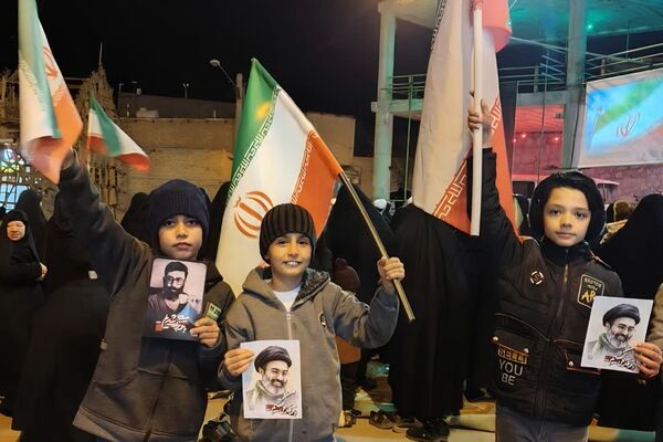 آسمان شهر نیر سوگوار ایام چهلم رهبر شهید و شهدای میناب 