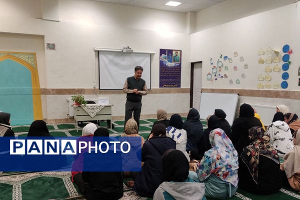 جلسه‌ آموزش خانواده در رباط‌کریم