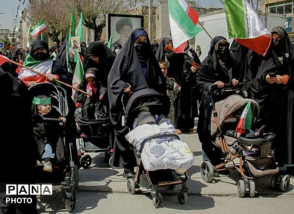  اوج اقتدار دختران ایران در گرامیداشت مادران و شهدای دانش‌آموز