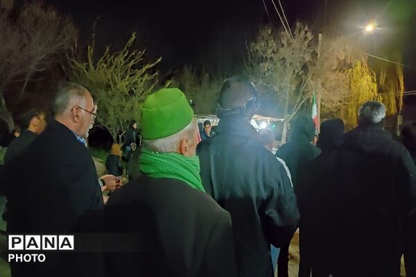 زمزمه دعا و توسل شبانه مردم مومن شهر بار برای پیروزی مدافعان وطن  