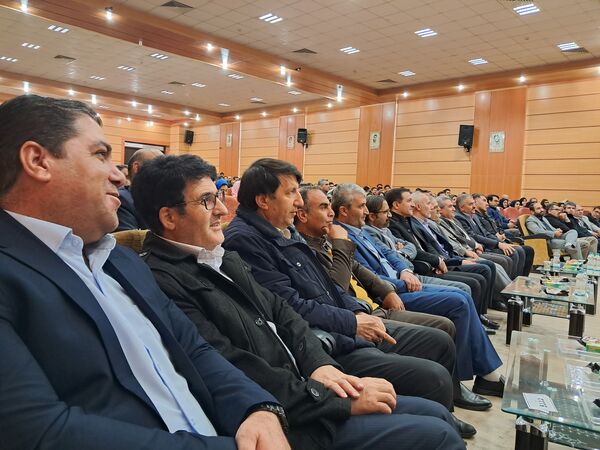آیین تجلیل از رتبه‌برترهای کنکور ۱۴۰۳ اداره آموزش و پرورش ناحیه یک زنجان
