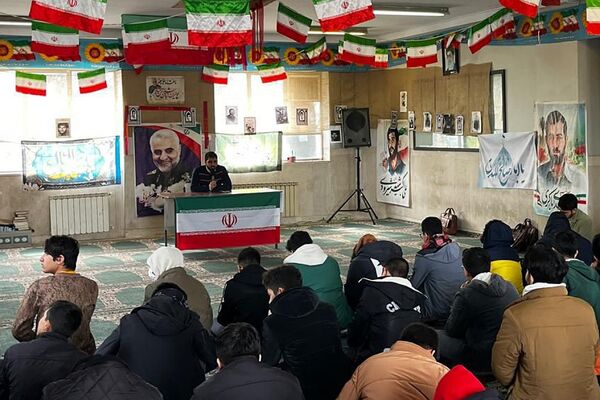  کارگاه‌های سواد اجتماعی و سیاسی و نمایشگاه انقلاب با شعار «روایت ناشنیده» در مدارس متوسطه دوم فشافویه