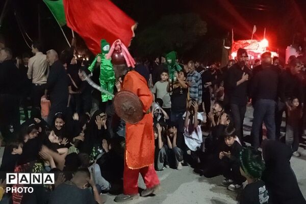 مراسم نمادین آتیش زدن خیمه ها در حسینیه شهدای شهر بار 