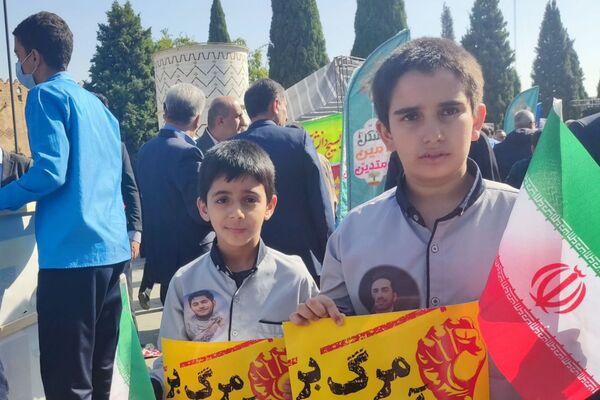 حضور پرشور دانش آموزان دبستان شاهد حیات در راهپیمایی سیزده آبان ۱۴۰۴