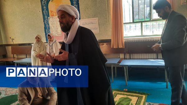 نماز جماعت در دبستان شهید رجبی۲ با حضور مسئولان اداره آموزش و پرورش ناحیه 6