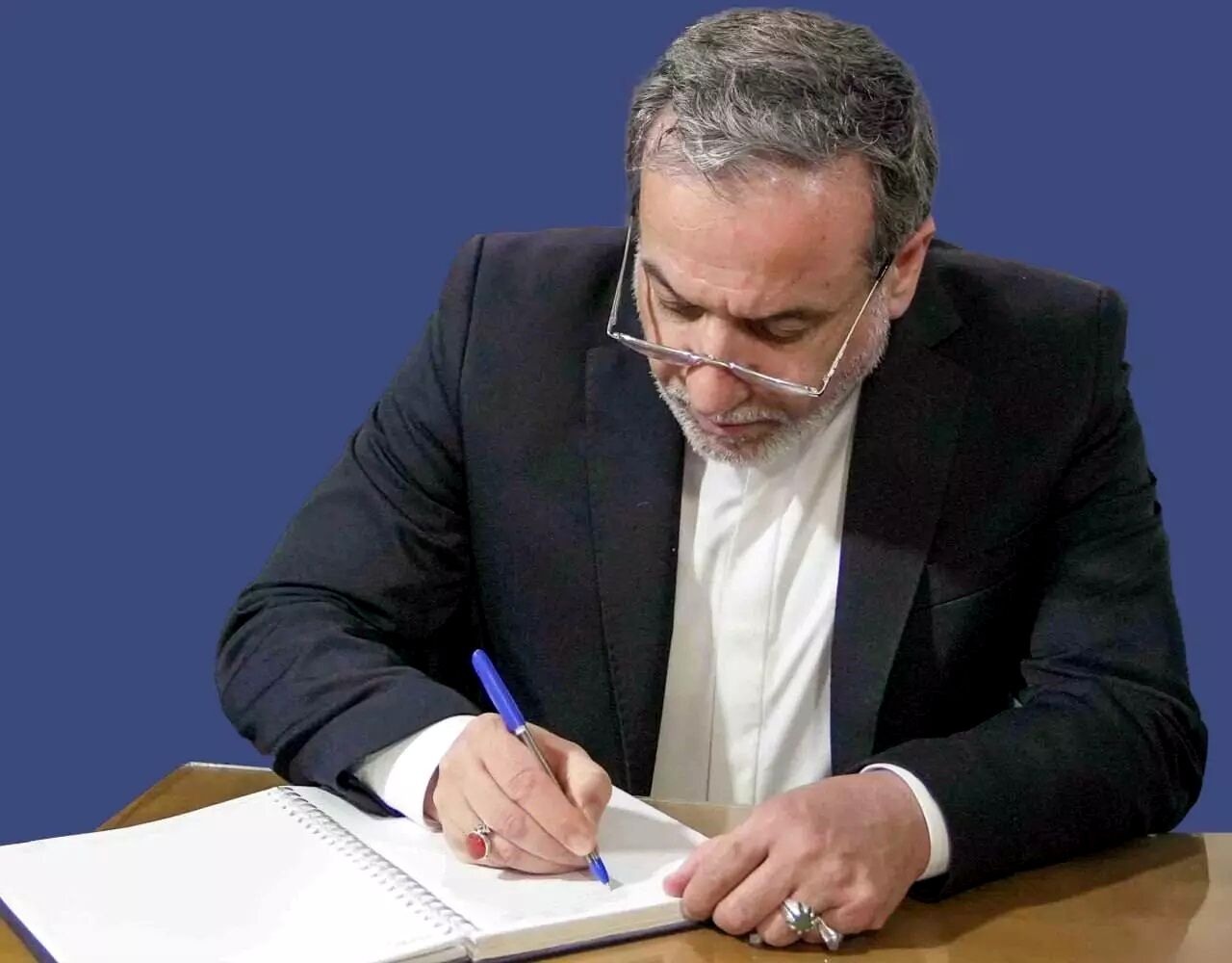عراقچی افغانستان و پاکستان را به گفت‌و‌گو دعوت کرد