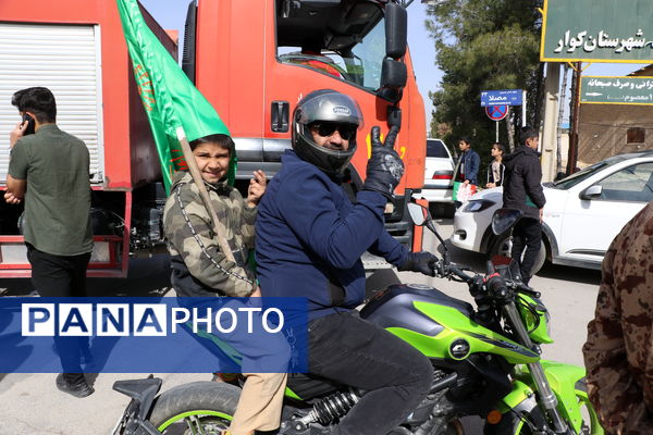 حضور آگاهانه مردم شهرستان کوار در راهپیمایی ۲۲ بهمن