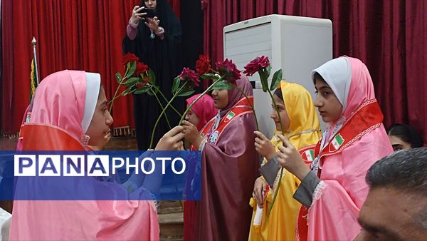 همایش تجلیل از مربیان و اعضای پیشتاز در محمودآباد 