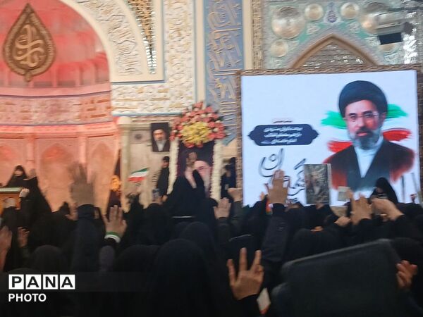 اجتماع بیعت بانوان با رهبر انقلاب اسلامی  در حرم مطهر رضوی
