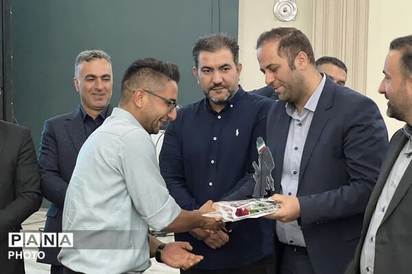 تجلیل از تلاش‌های ارزشمند خبرنگاران و فعالان رسانه‌ای شهرستان فیروزکوه