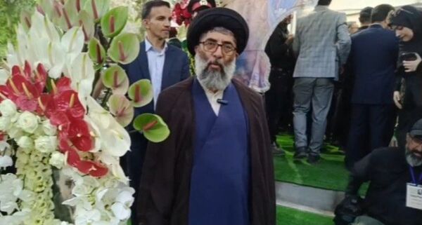 مراسم خاکسپاری استاد فرشچیان با حضور مسئولان ملی و کشوری در استان اصفهان