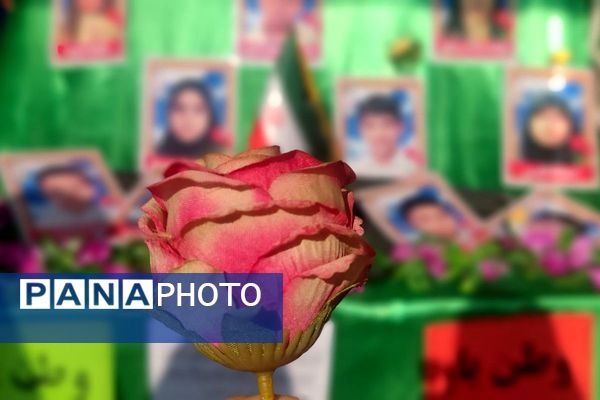  آیین وطن‌یار در مدرسه فرزانگان1 اسلامشهر باحضور خانواده شهید شاکری 