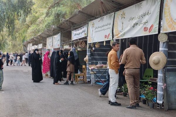 جشنواره مغ مهرگان جشن خرما و فرهنگ در حاجی‌آباد