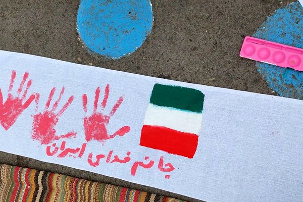 نمایشگاه دست سازه‌های دانش‌آموزان مدرسه شهید شرافت بهارستان‌دو